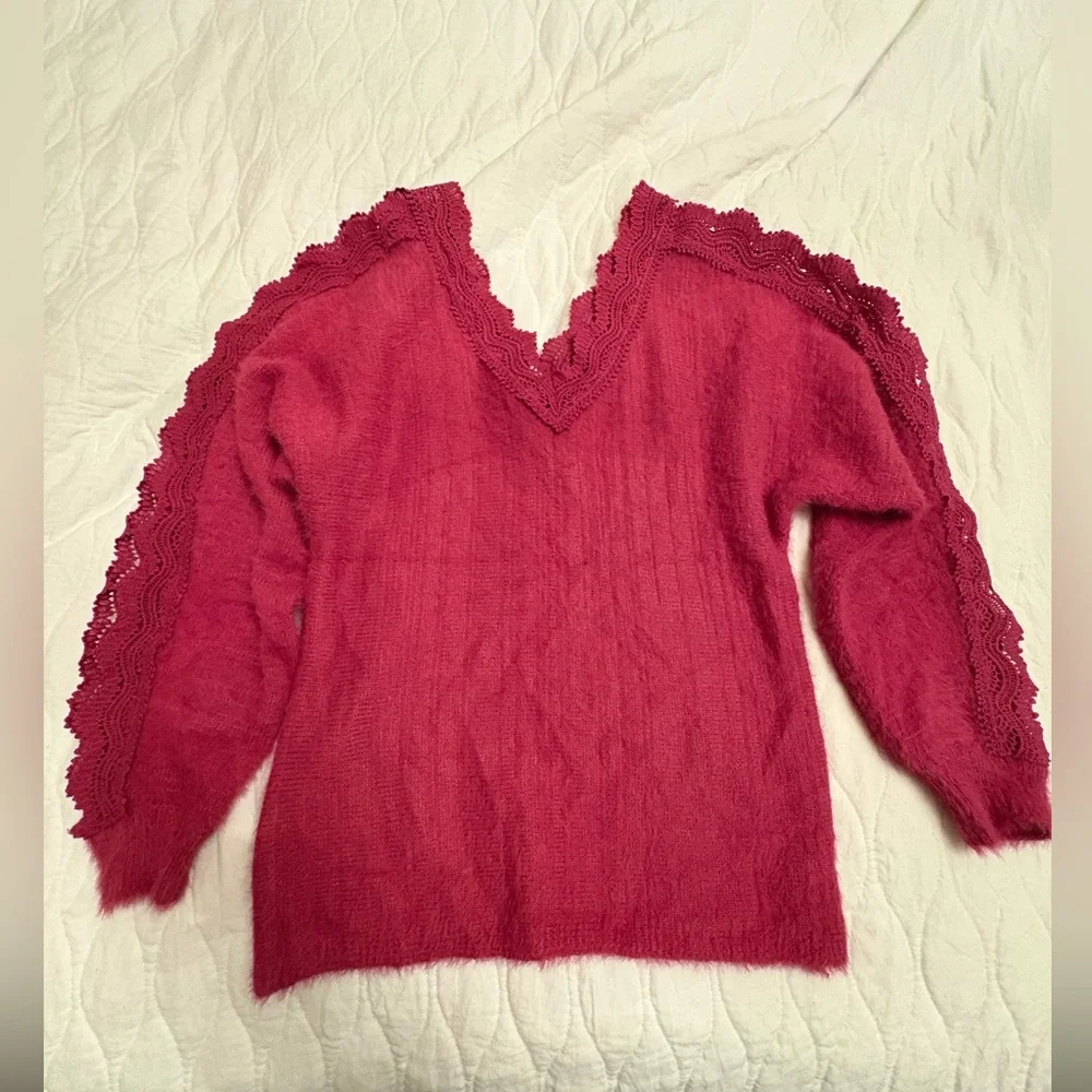 Bunulu Pink Soft Fuzzy Lace trimmed sweater Size small